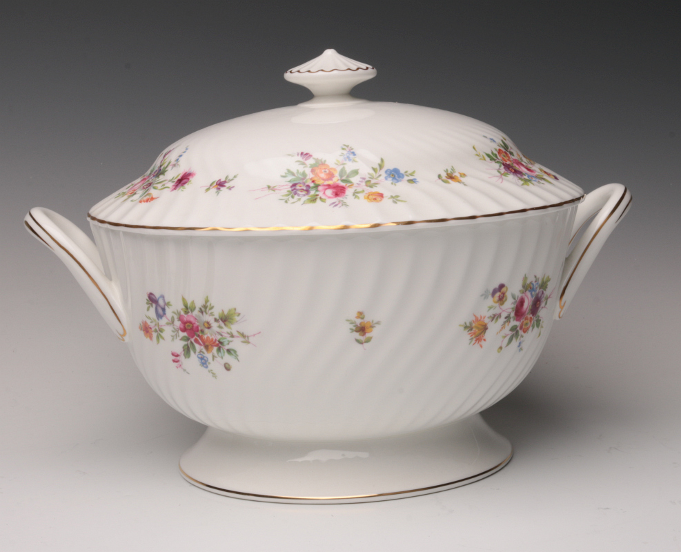 A LARGE MINTON 'MARLOW' ROUND COVERED TUREEN