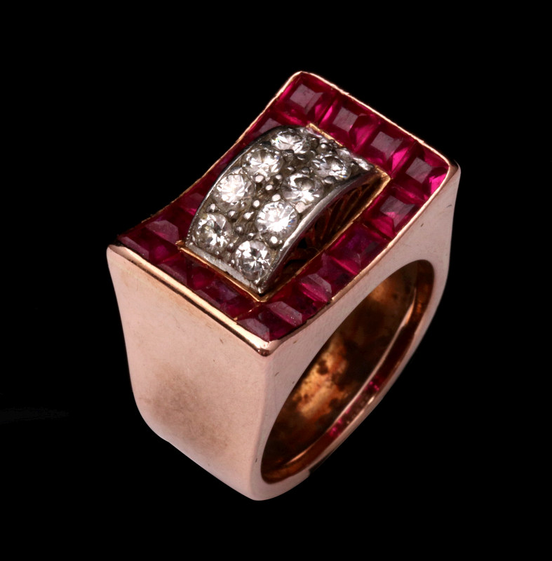 AN ART MODERNE 18K ROSE GOLD DIAMOND AND RUBY RING