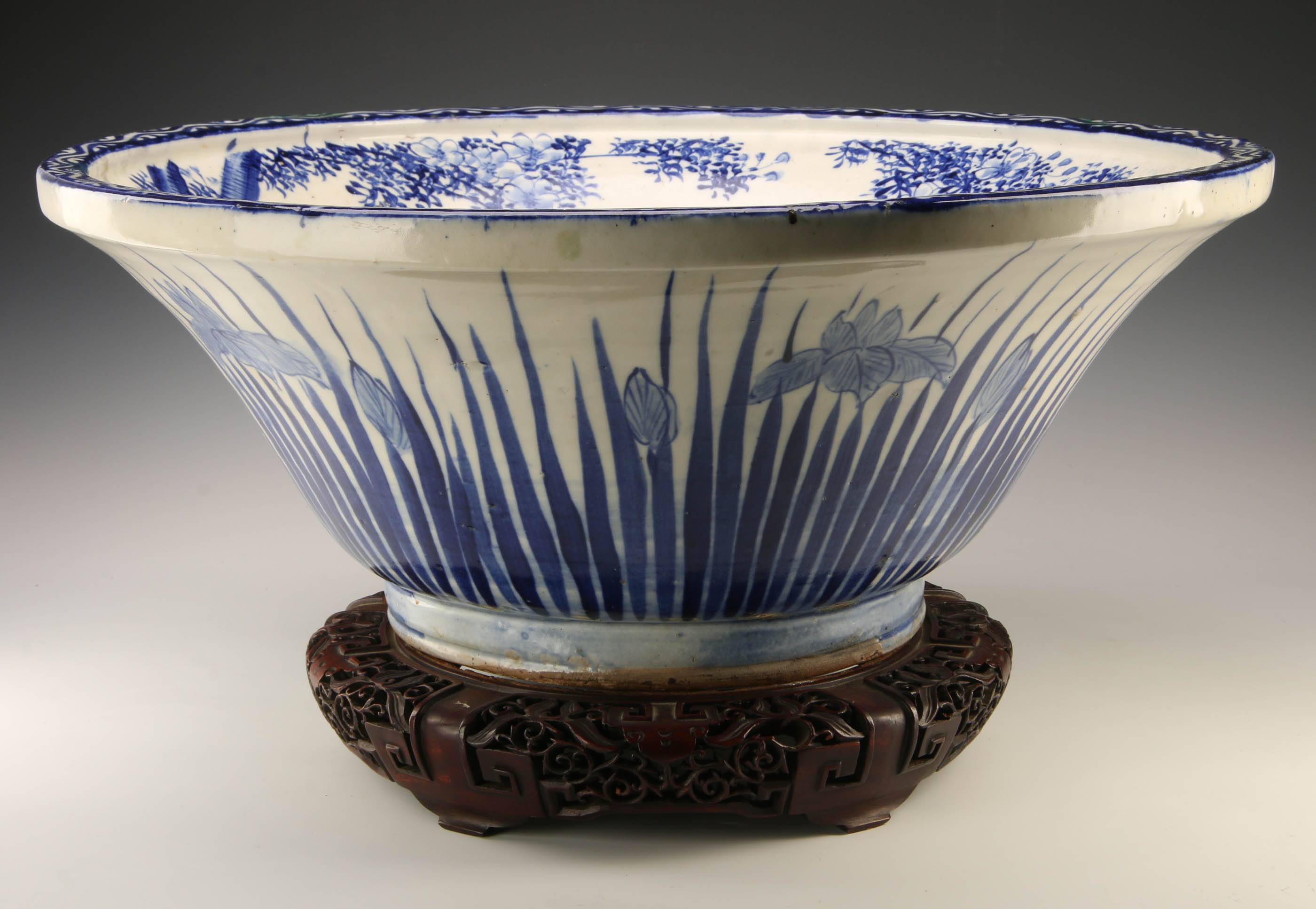 A 19TH C. JAPANESE BLUE & WHITE BOWL ON STAND 21 I