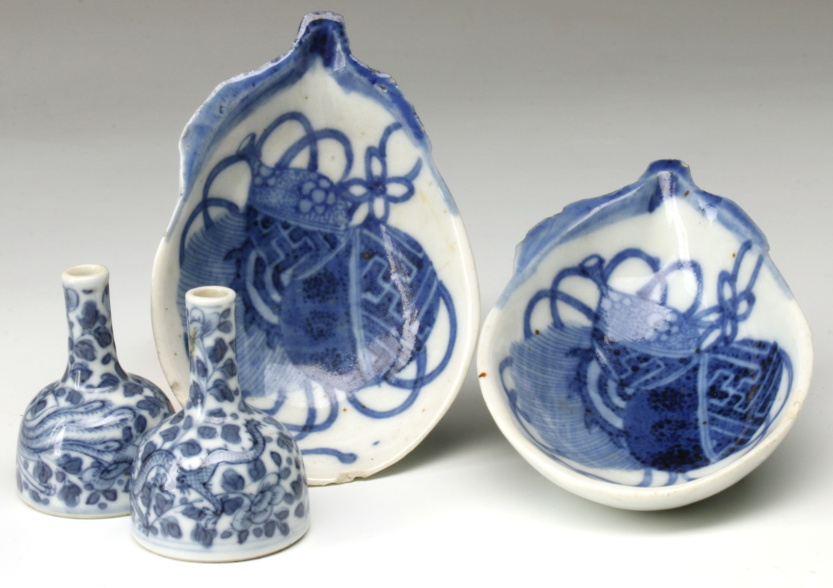 A GROUP OF D22CHINESE BLUE AND WHITE PORCELAIN VES