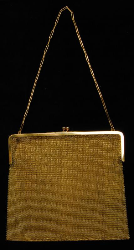 A GOLD MESH ANTIQUE PURSE WITH CABOCHON CLASP
