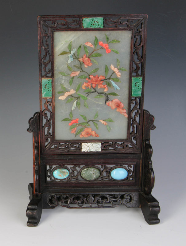 AN EARLY 20TH CENTURY CHINESE TABLE SCREEN
