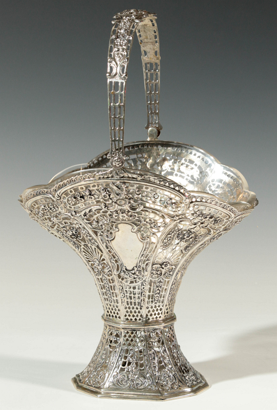 A LARGE EARLY 20TH C. 800 SILVER BASKET CENTERPIECE