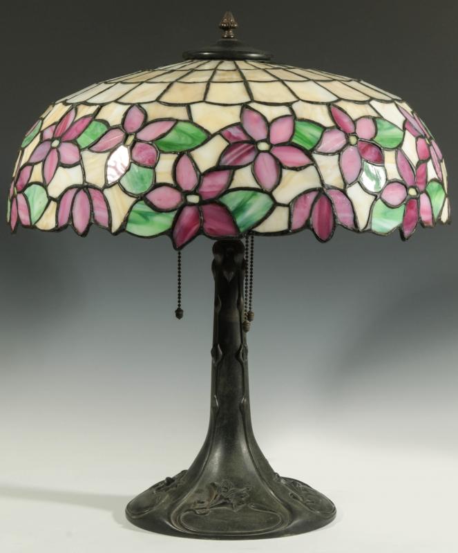 AN EARLY 20TH C LEADED GLASS LAMP ATTR HUBBELL