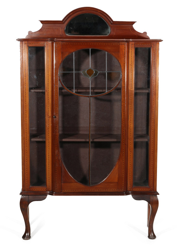 AN EARLY 20TH CENTURY ANTIQUE DISPLAY CABINET