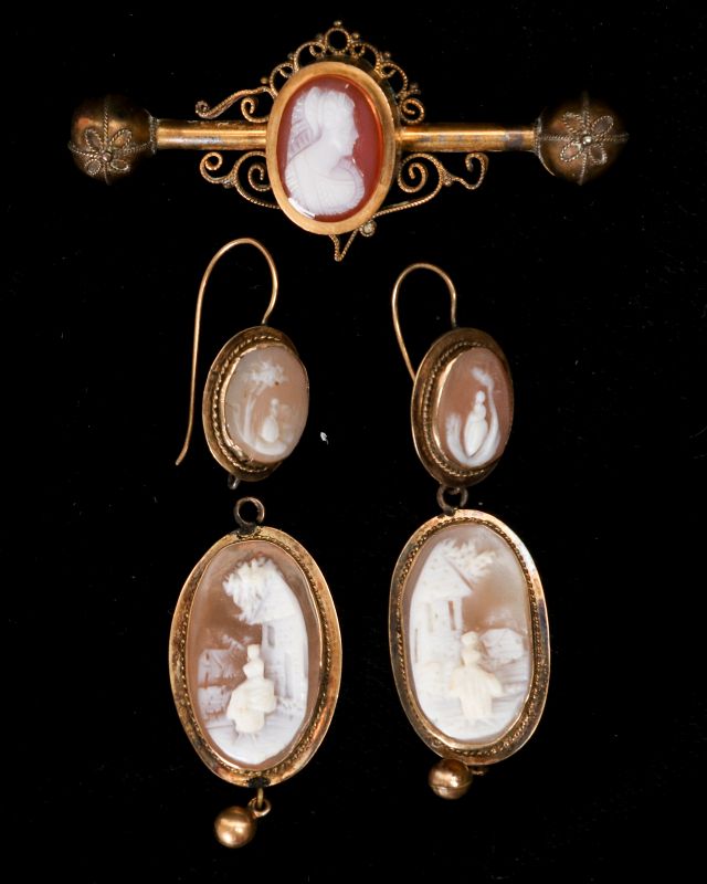 VICTORIAN CARVED SHELL AND HARDSTONE CAMEO JEWELRY