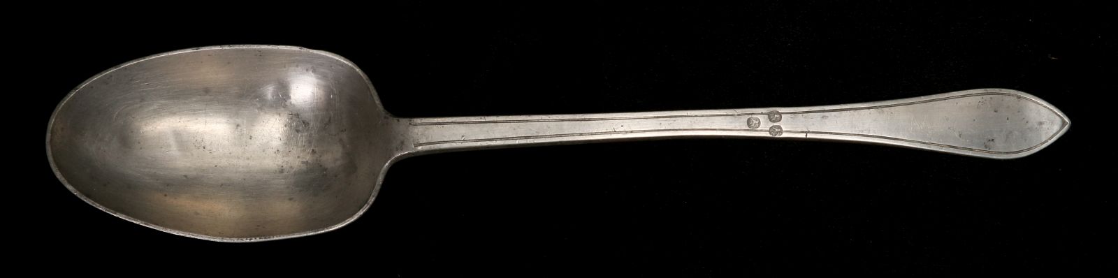 A CIRCA 1800 PEWTER STUFFING SPOON