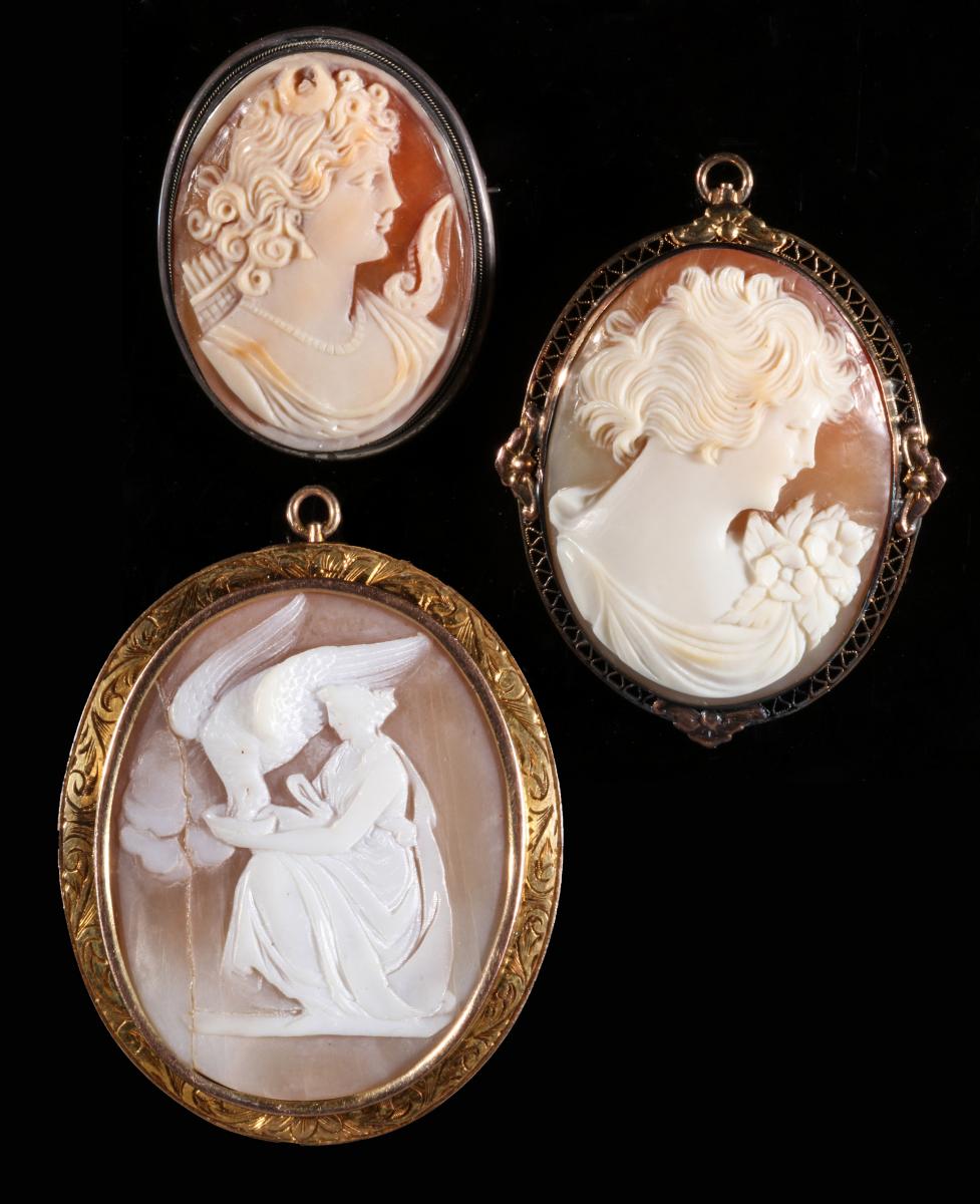 THREE CARVED SHELL CAMEO BROOCH PENDANTS