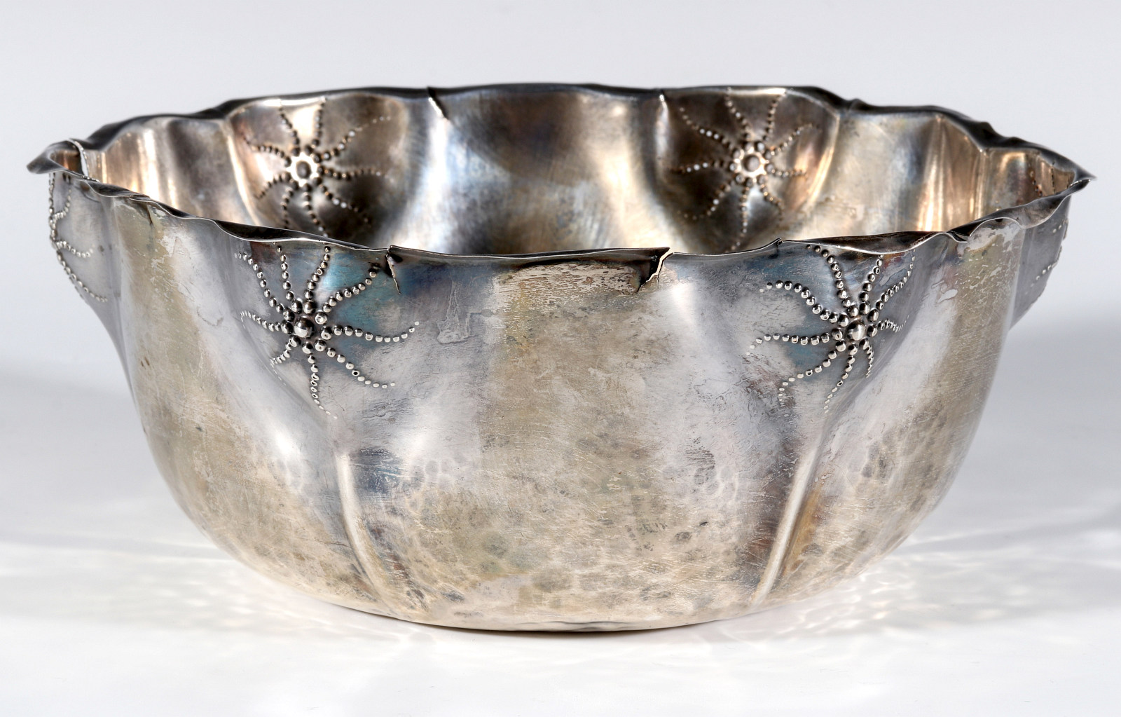 AN EARLY WHITING HAMMERED STERLING BOWL W/STARFISH