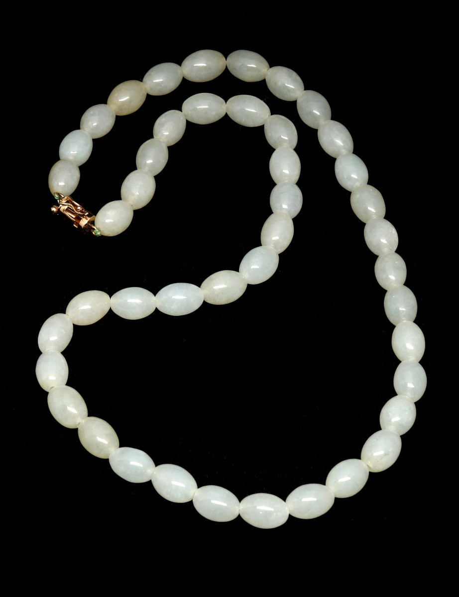 A JADE BEAD NECKLACE WITH 14K GOLD