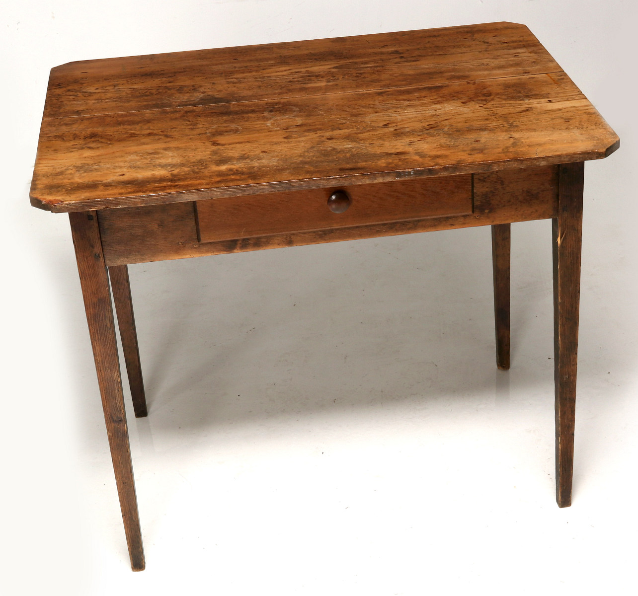 A 19TH CENTURY AMERICAN COUNTRY PINE STAND TABLE