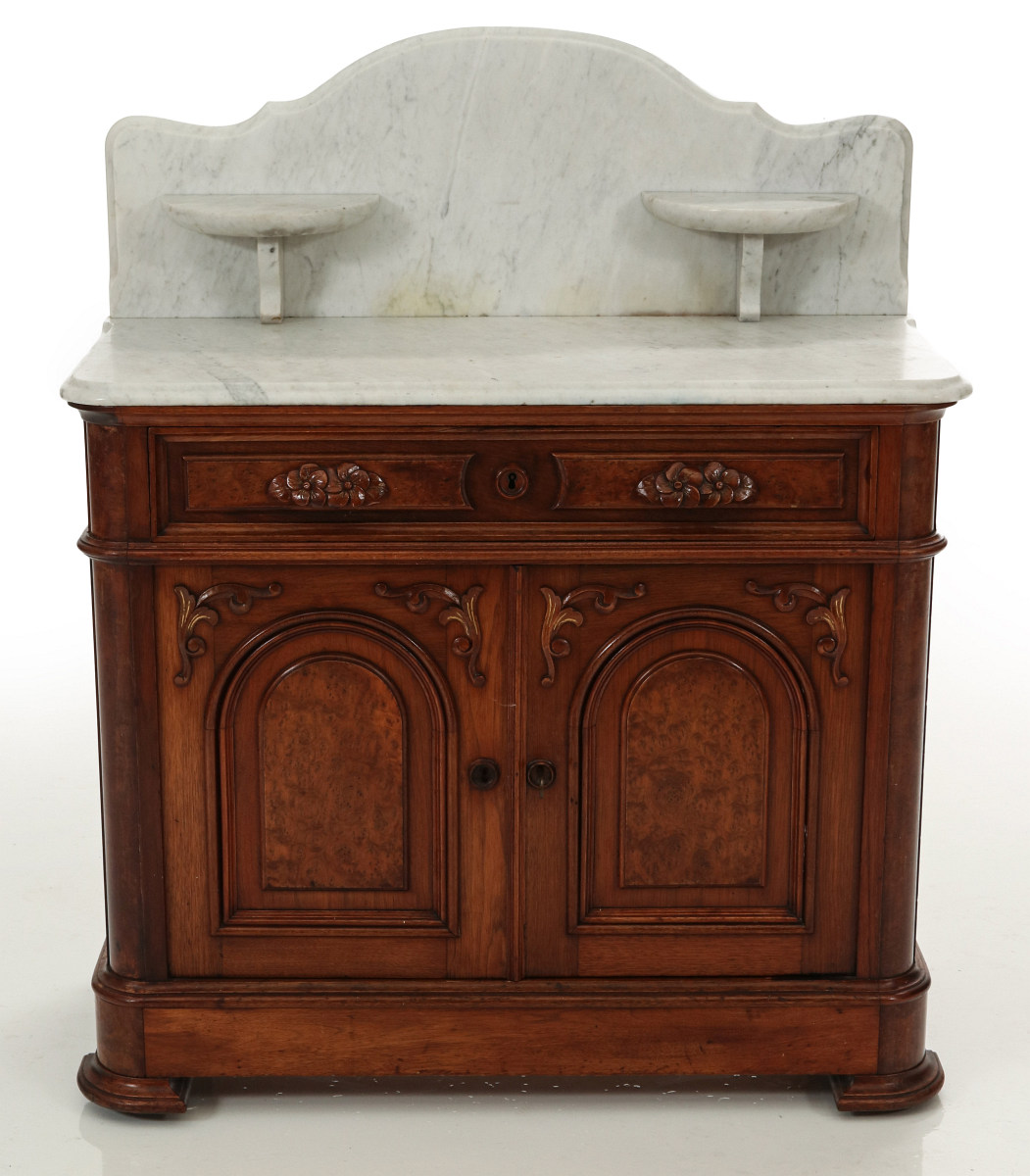 A 19TH C. AMERICAN GOTHIC INFLUENCE WASH STAND
