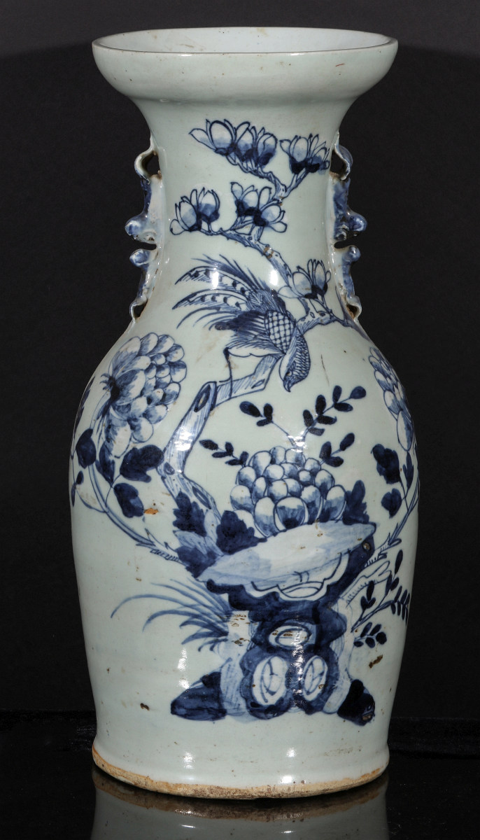 A 19TH C. CHINESE EXPORT BLUE AND WHITE FLOOR VASE
