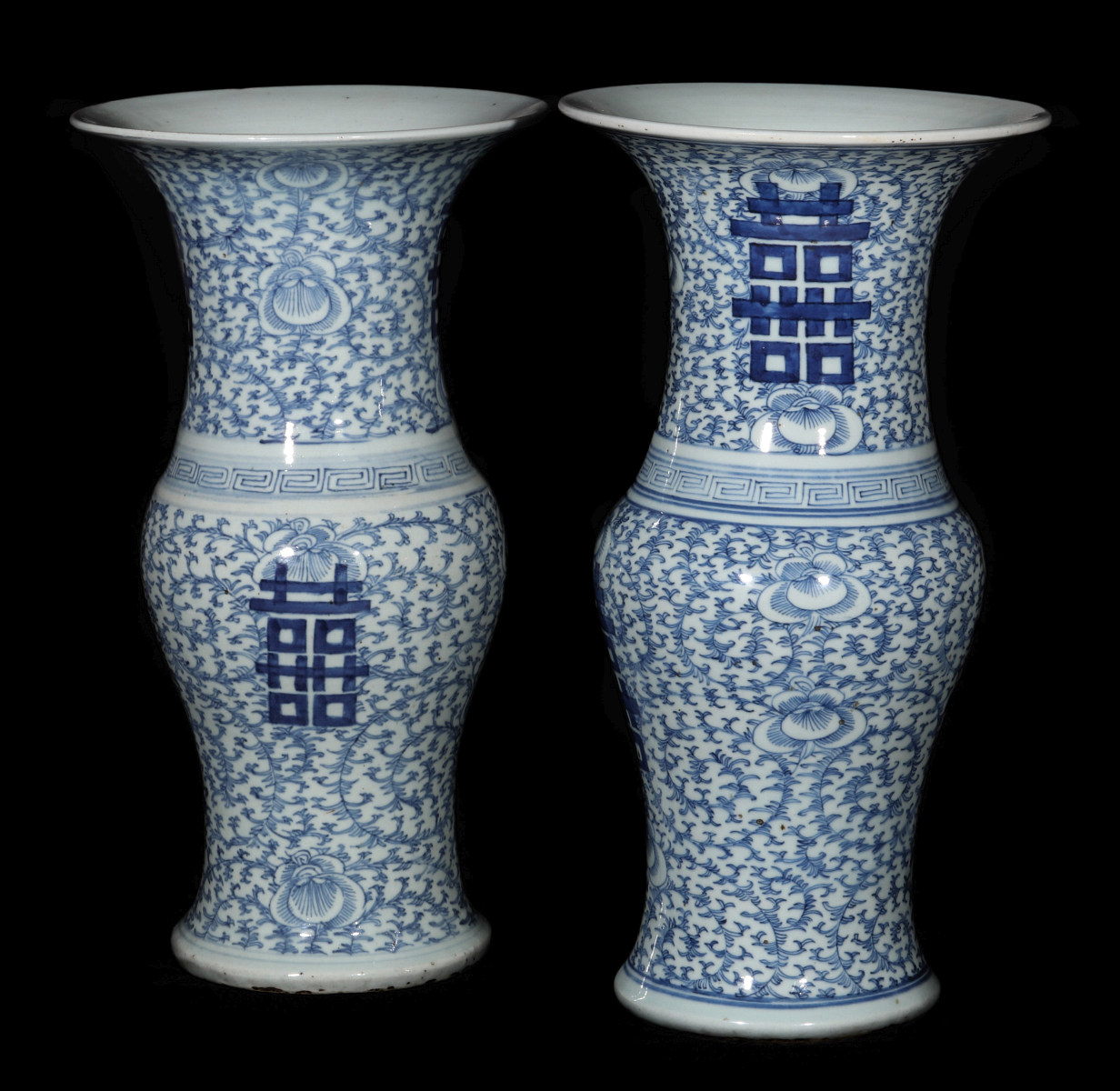 A PAIR 19TH CENTURY CHINESE EXPORT PORCELAIN VASES