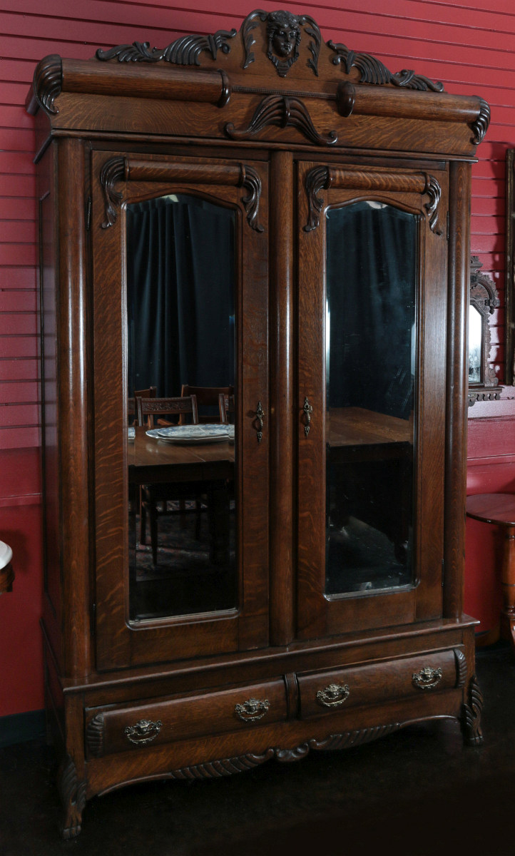 A FINE KARGES QUALITY 19THC TWO DOOR OAK ARMOIRE
