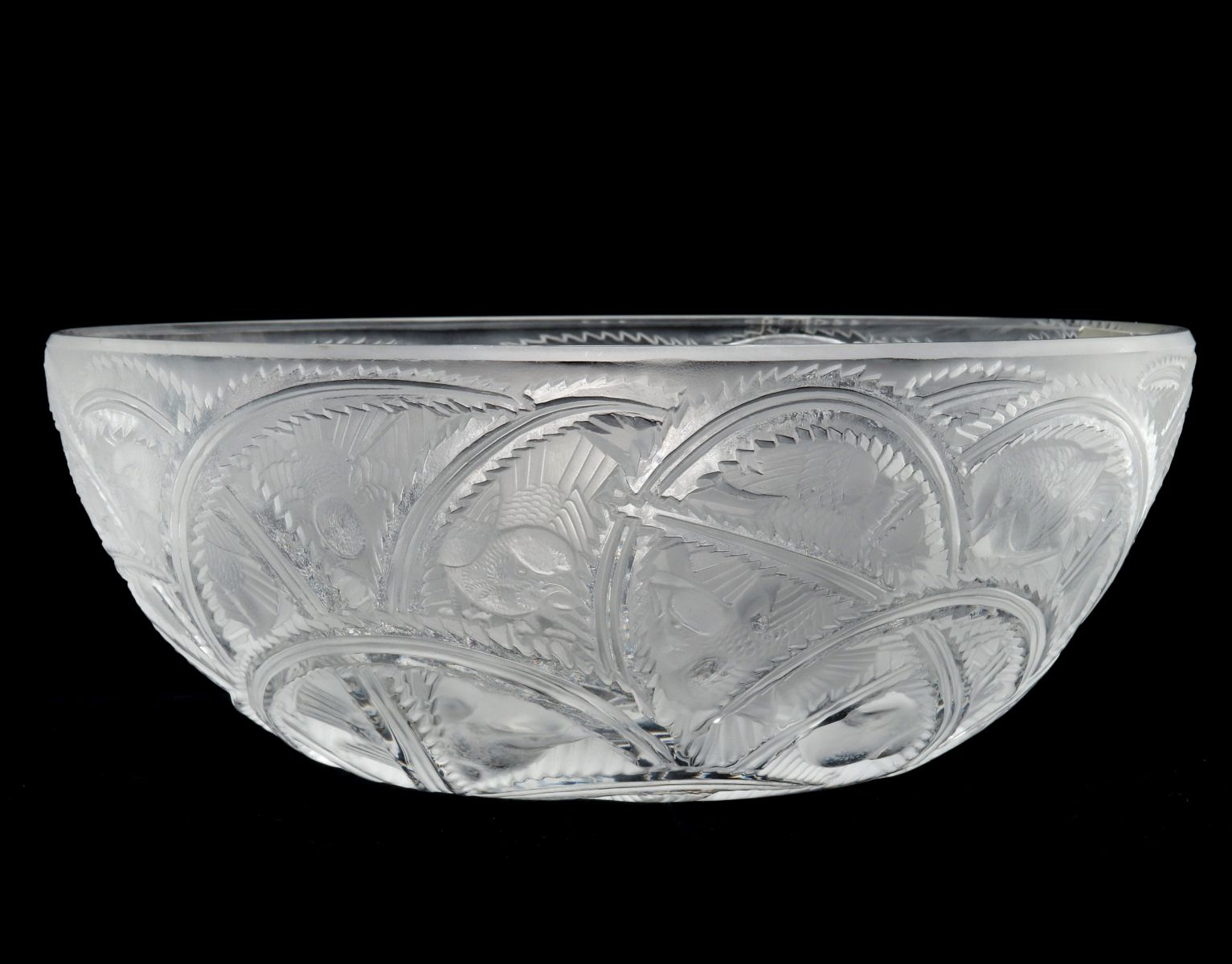 A LALIQUE 'PINSONS' PATTERN CRYSTAL BOWL