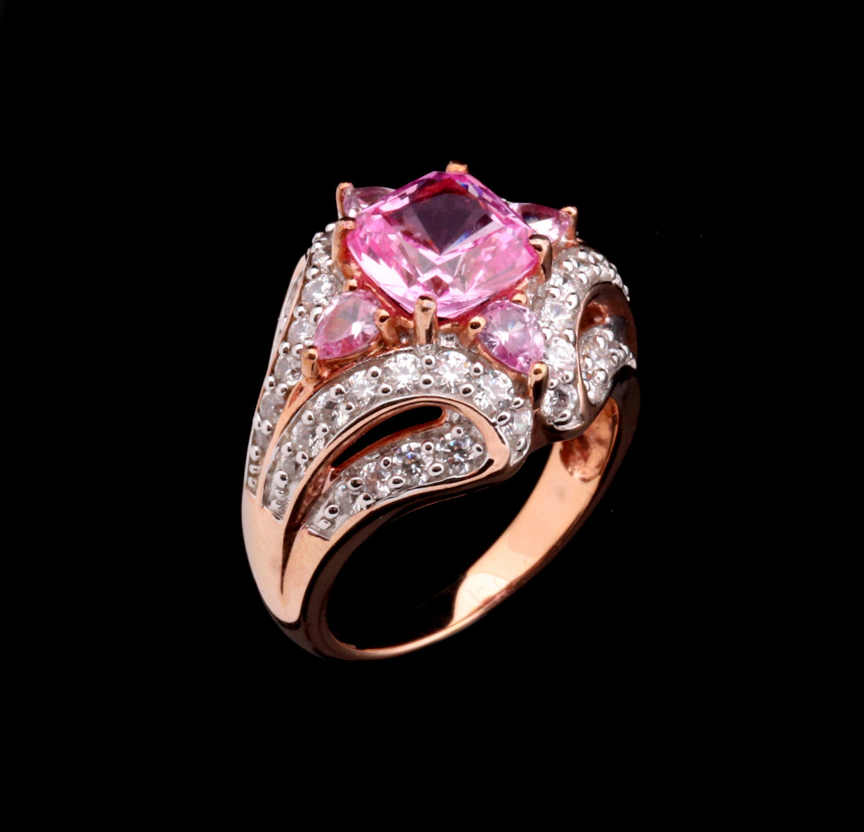 A LADIES' VERMEIL COCKTAIL RING WITH PINK SAPPHIRE