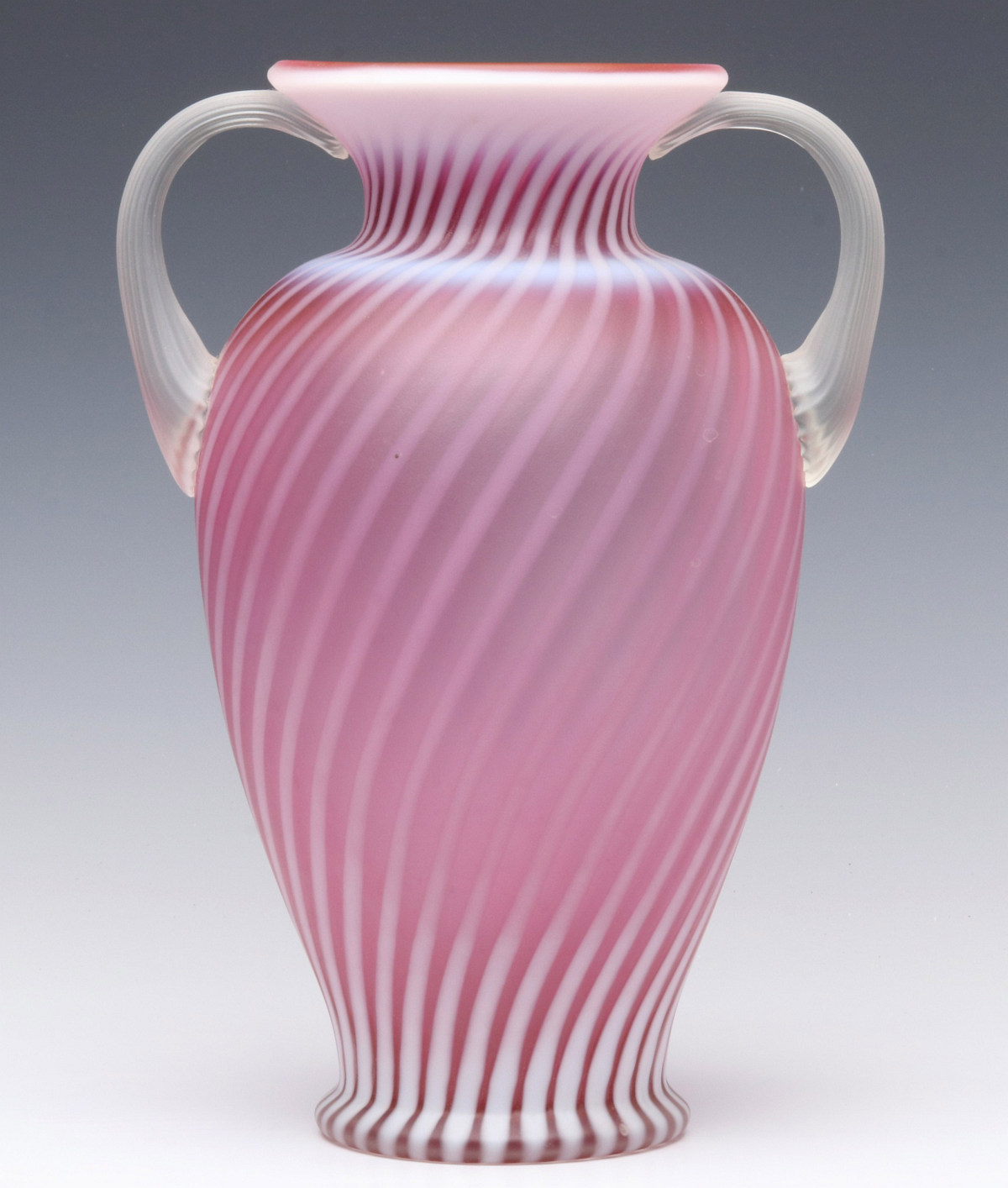 A FENTON SIGNED AND NUMBERED SPIRAL OPTIC VASE