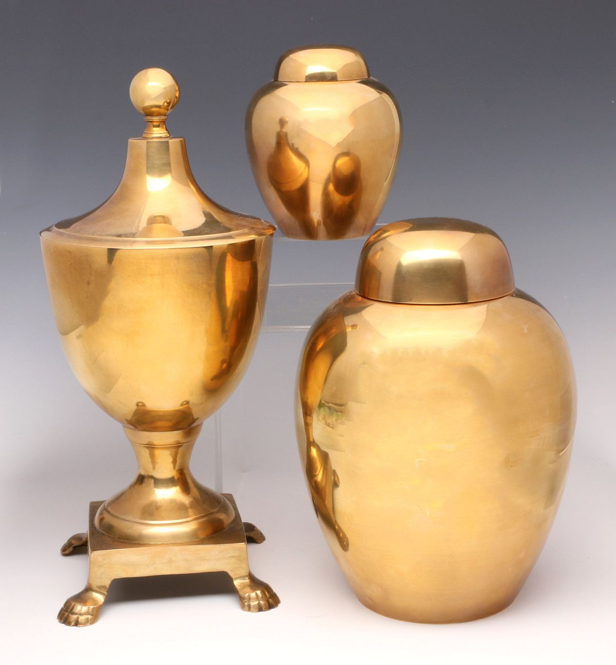 A COLLECTION OF DECORATIVE BRASS OBJECTS