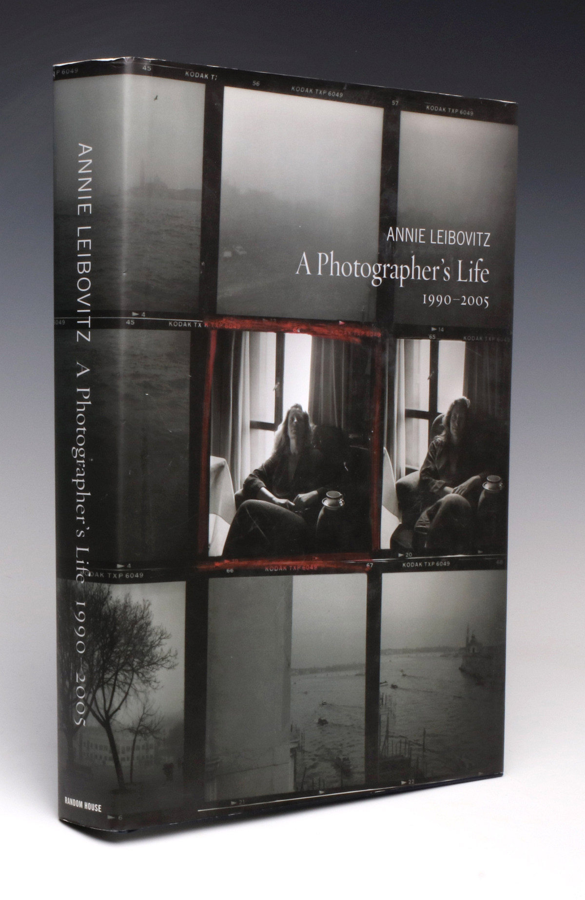 SIGNED ANNIE LEIBOVITZ 'A PHOTOGRAPHER'S LIFE'