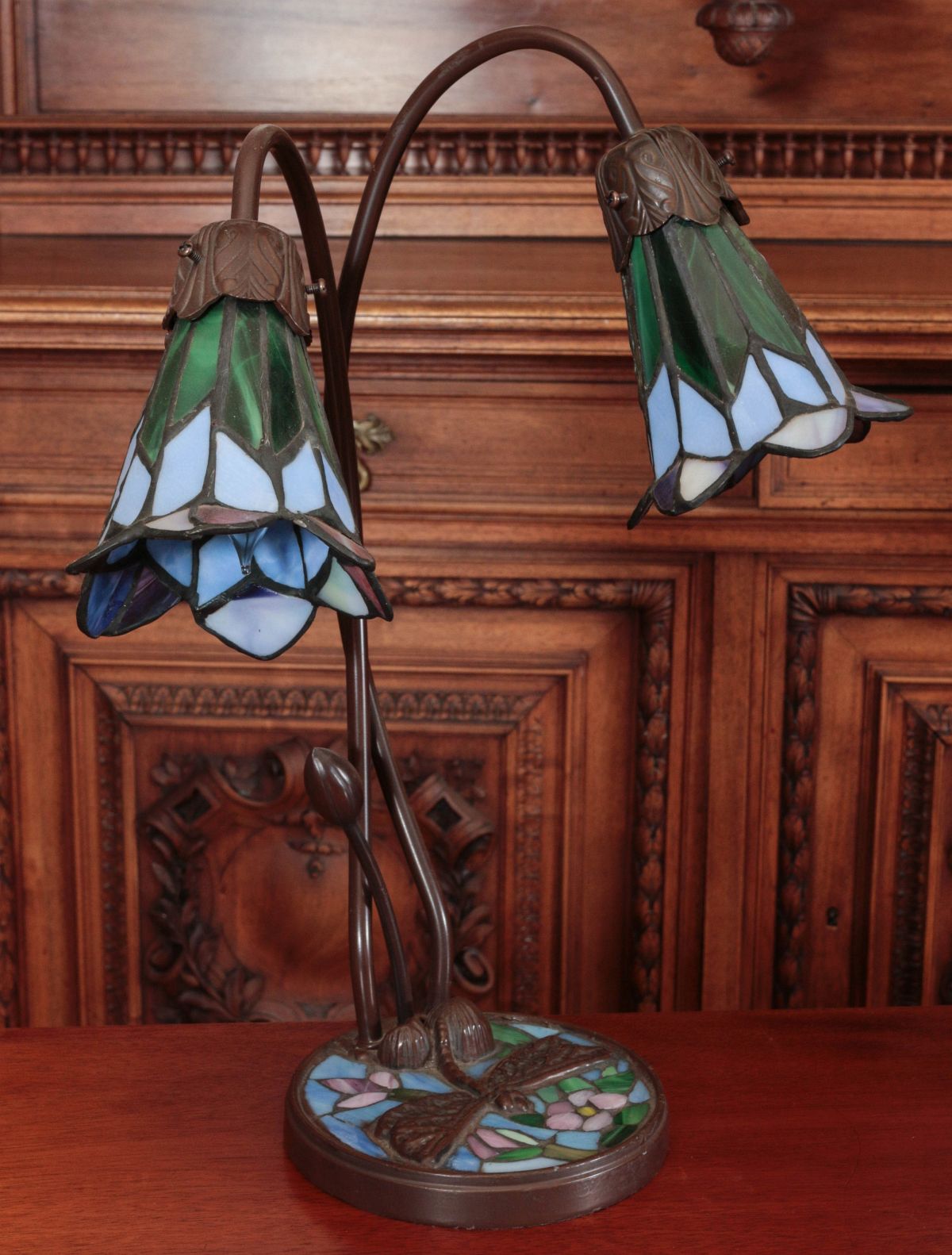 A CONTEMPORARY DESK LAMP WITH LEADED LILY SHADES