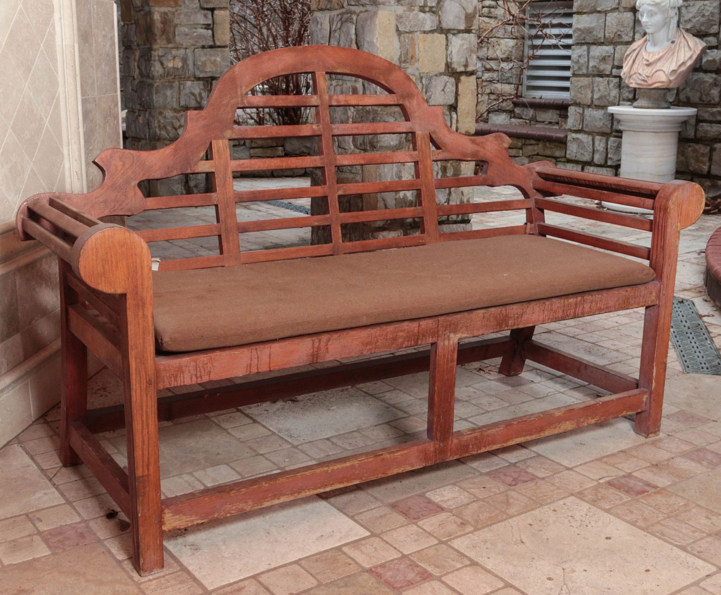 A CONTEMPORARY TEAK WOOD BENCH
