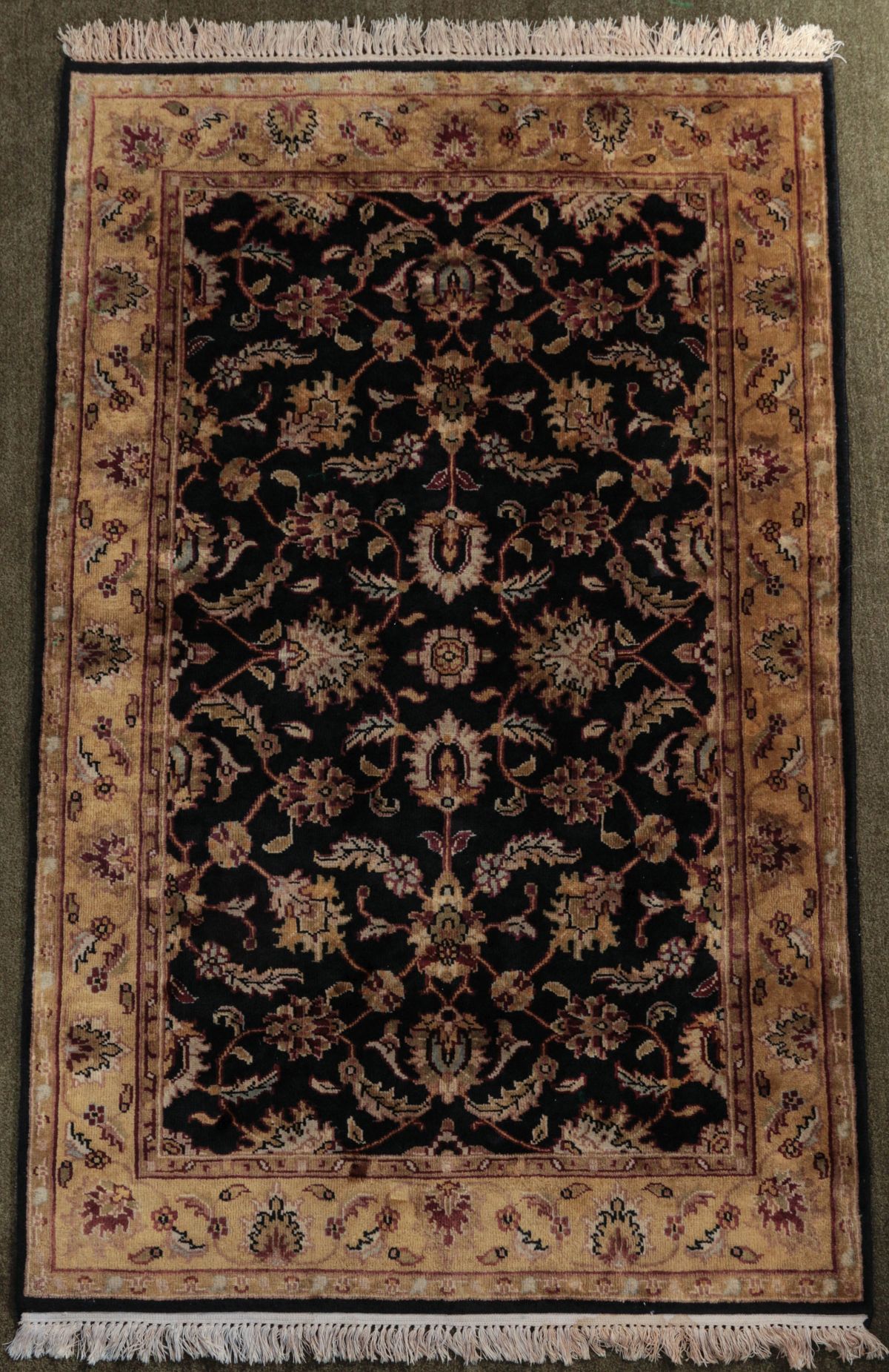 A MODERN HAND KNOTTED PERSIAN RUG