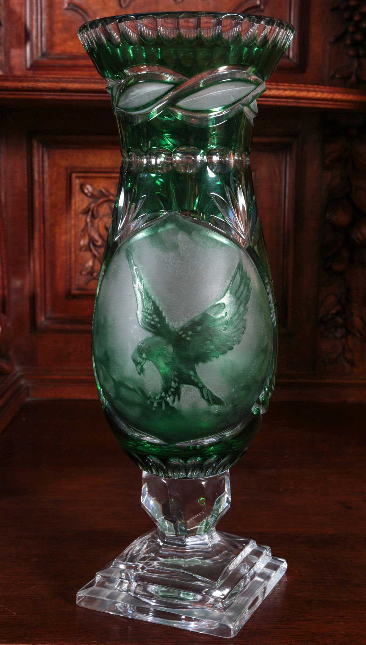 A LATE 20TH C GREEN CUT TO CLEAR ART GLASS VASE