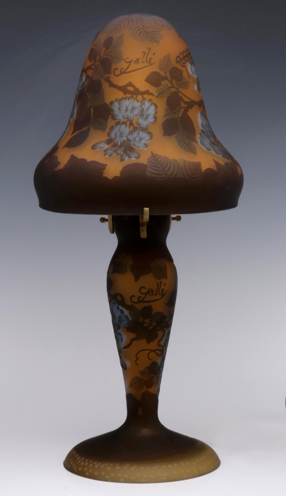 A LATE 20TH CENT MUSHROOM FORM CAMEO GLASS LAMP