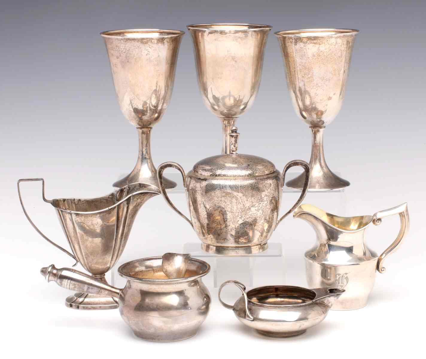 AN ESTATE LOT OF STERLING SILVER HOLLOW WARE