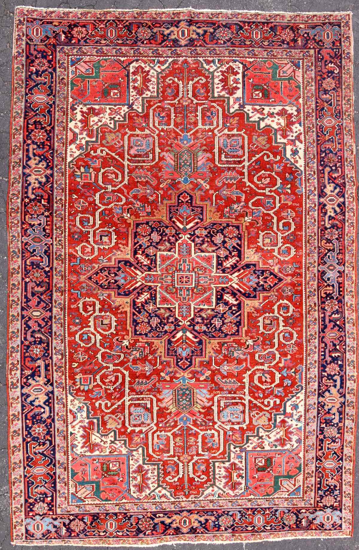 A GOOD EARLY 20TH CENTURY NW PERSIAN HERIZ CARPET