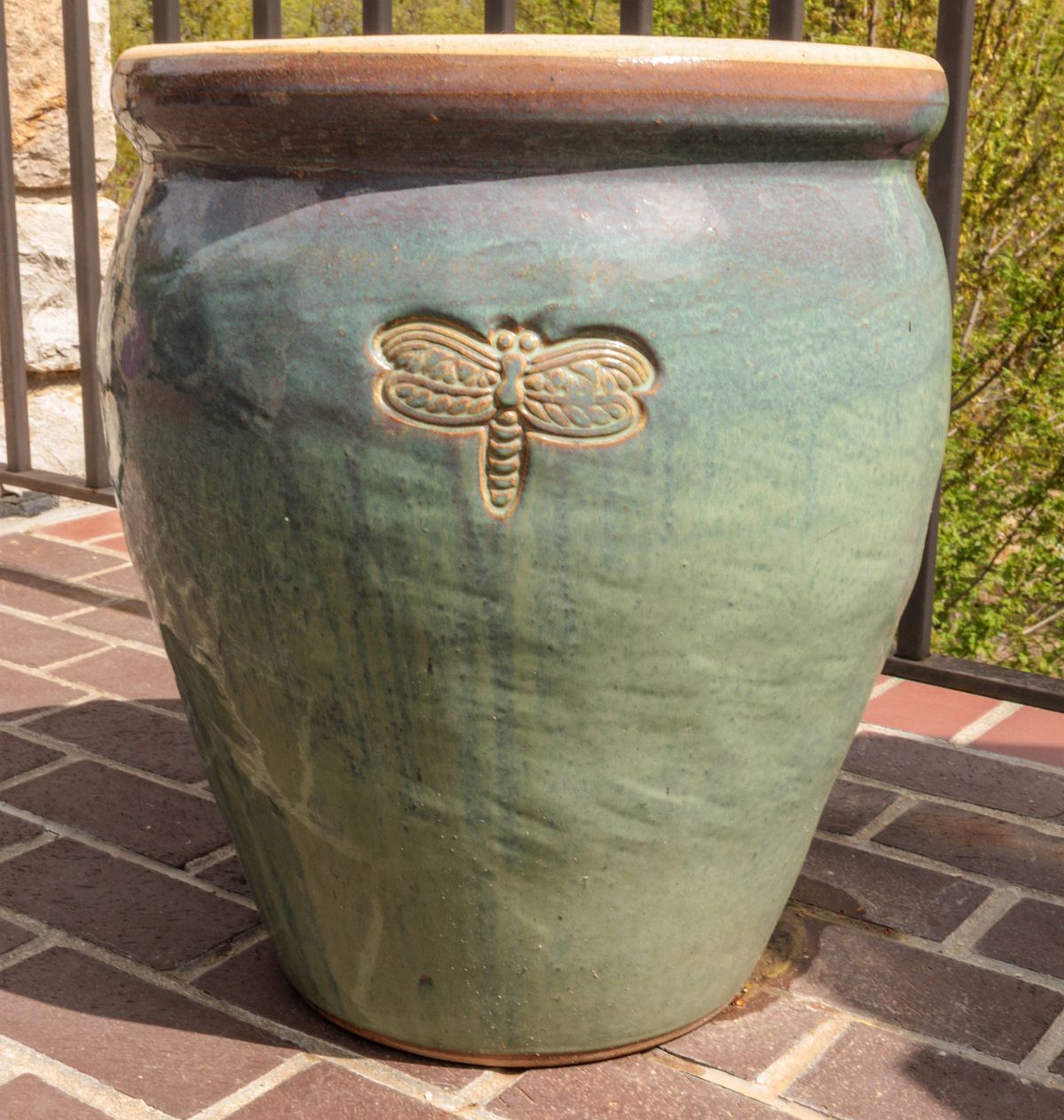 STONEWARE PLANTER AND POTTERY AMPHORA ON STAND