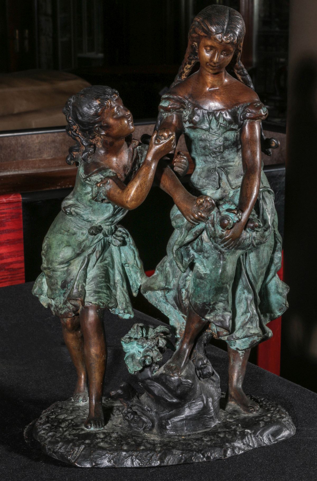 A LATE 20TH C BRONZE SCULPTURE WITH YOUNG LADIES
