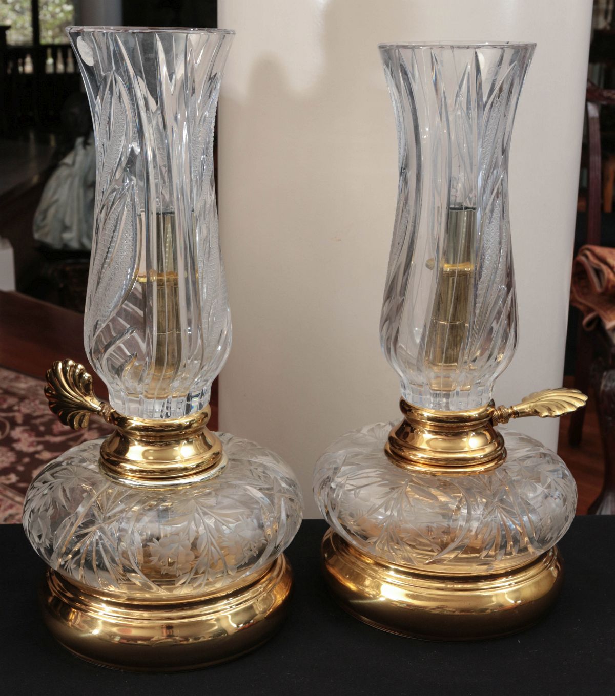 A PAIR OF MODERN CUT CRYSTAL ELECTRIC LAMPS