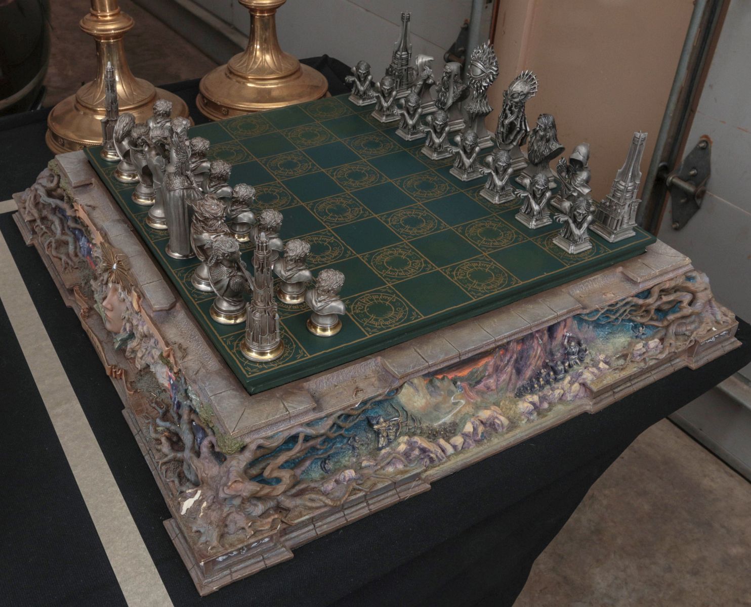 A LORD OF THE RINGS CHESS SET AND BOARD