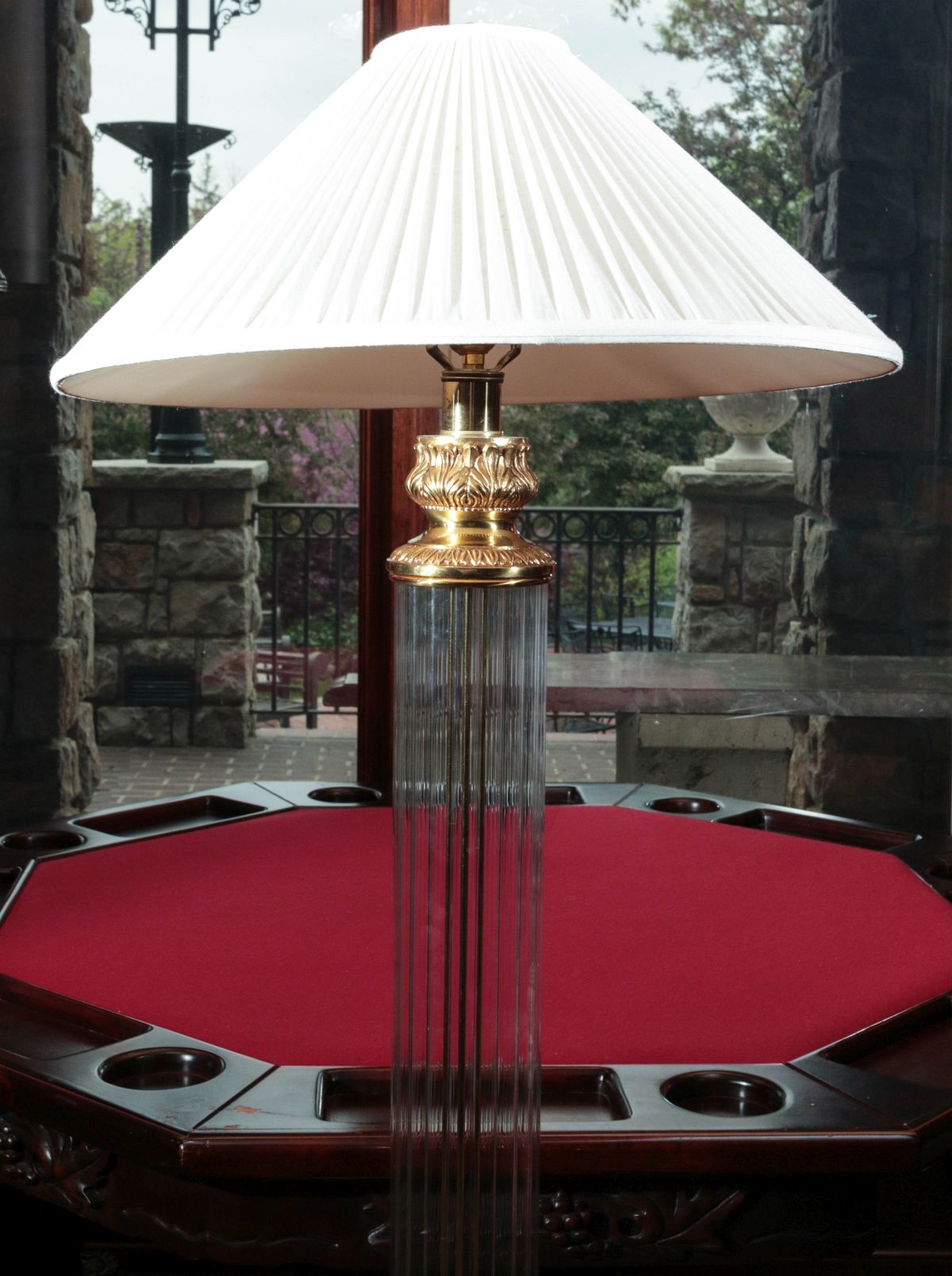 A CONTEMPORARY CRYSTAL COLUMN TABLE LAMP