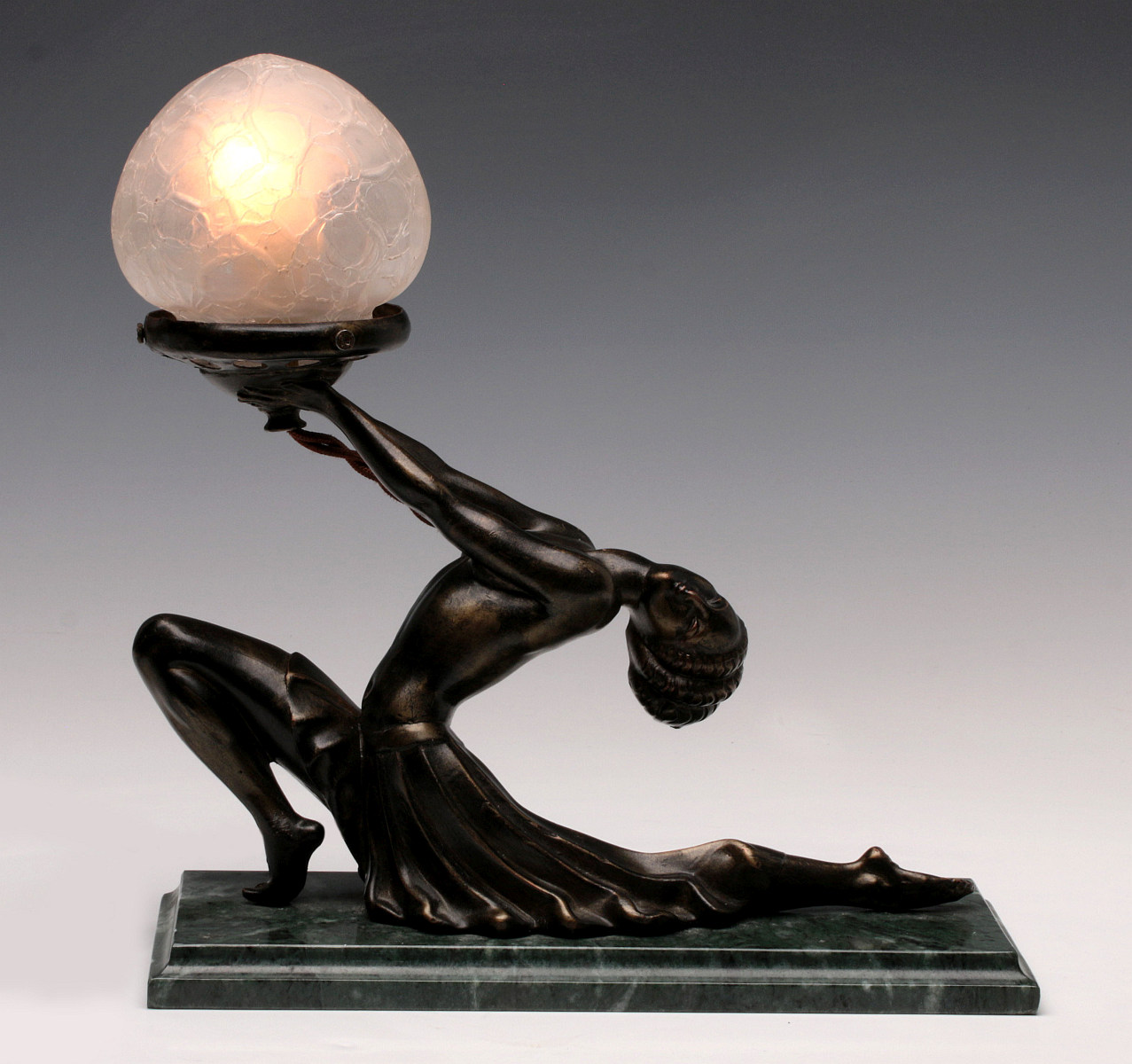 A LATE 20TH CENTURY ART DECO STYLE FIGURAL LAMP