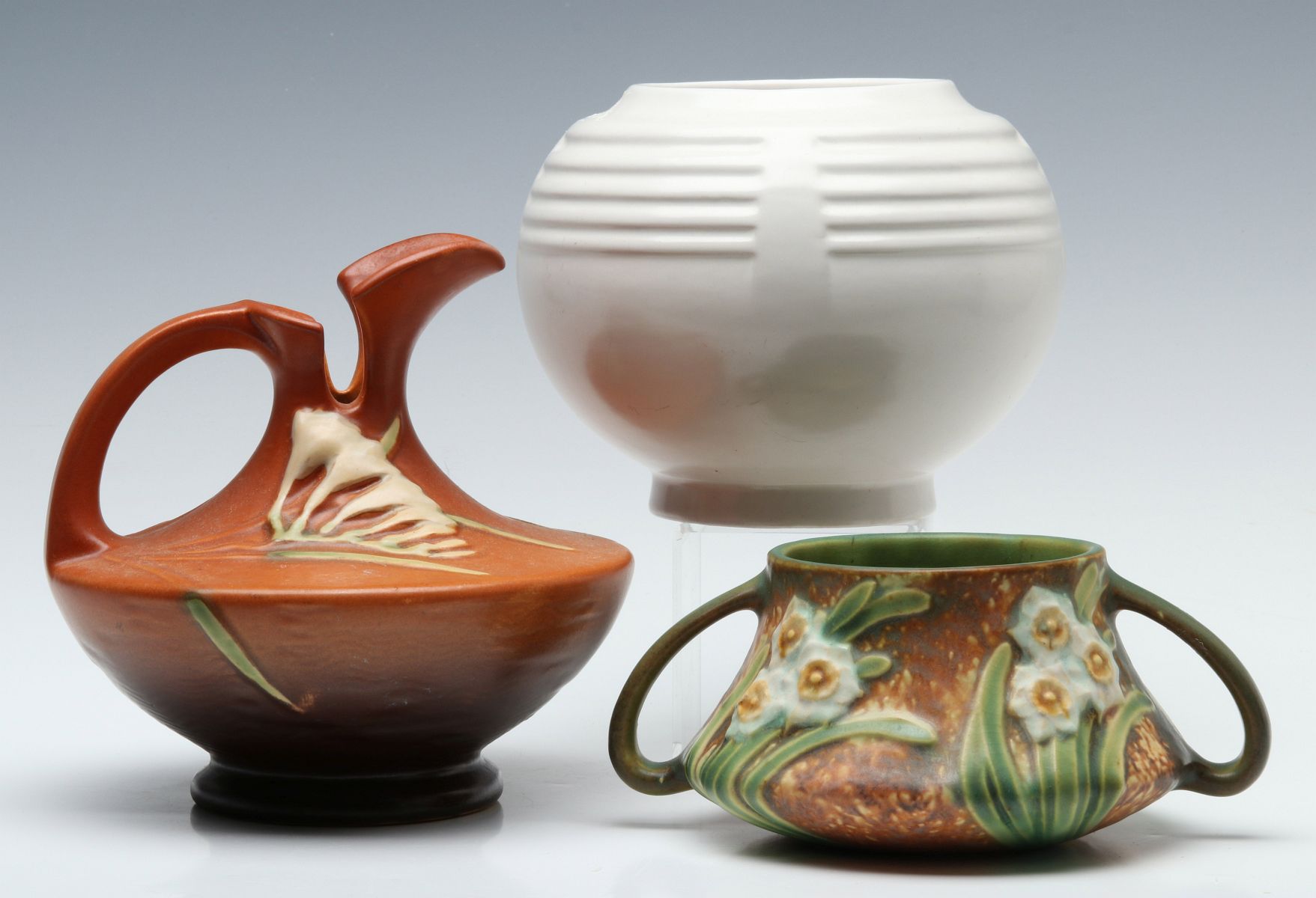 A COLLECTION OF ROSEVILLE ART POTTERY VESSELS