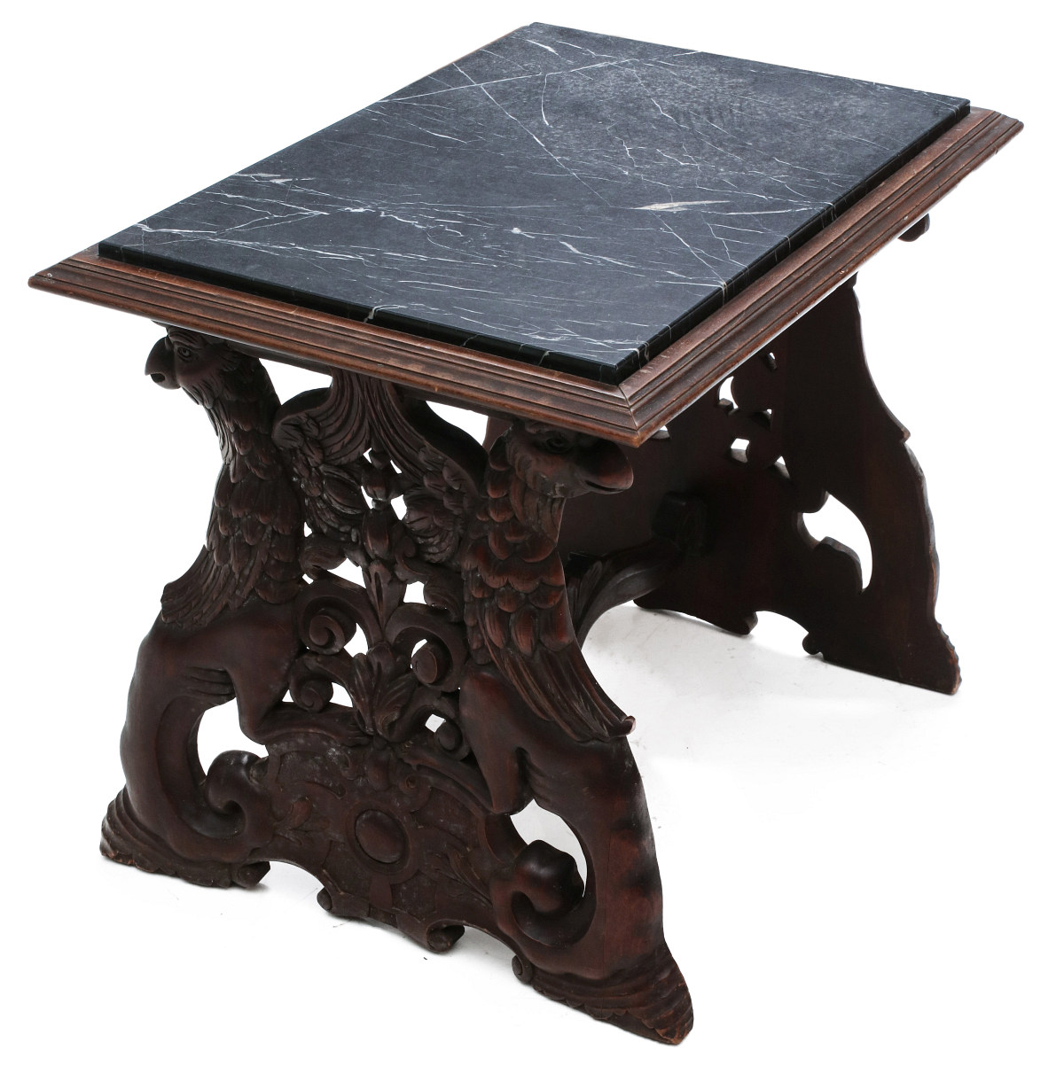 A HEAVILY CARVED SIDE TABLE WITH BLACK MARBLE TOP