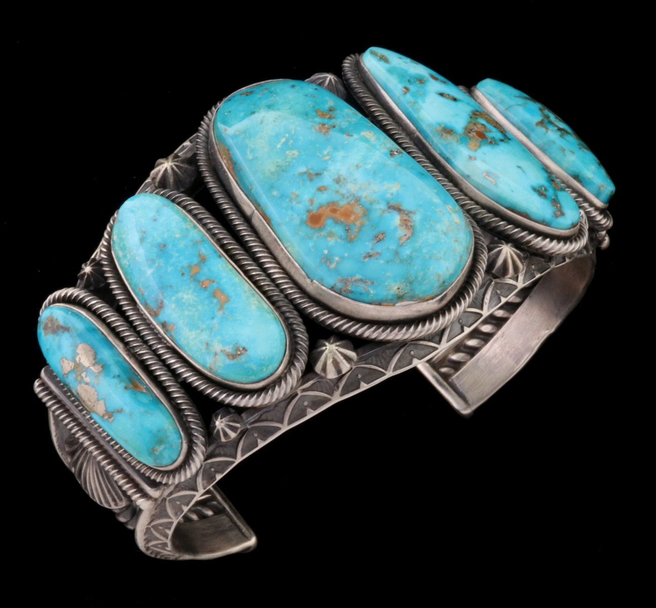 A GARY REEVES BRACELET WITH LARGE TURQUOISE CABOCHONS
