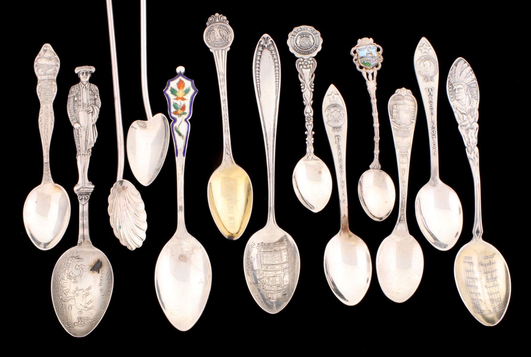 AN ESTATE LOT OF STERLING SILVER COLLECTOR SPOONS ETC