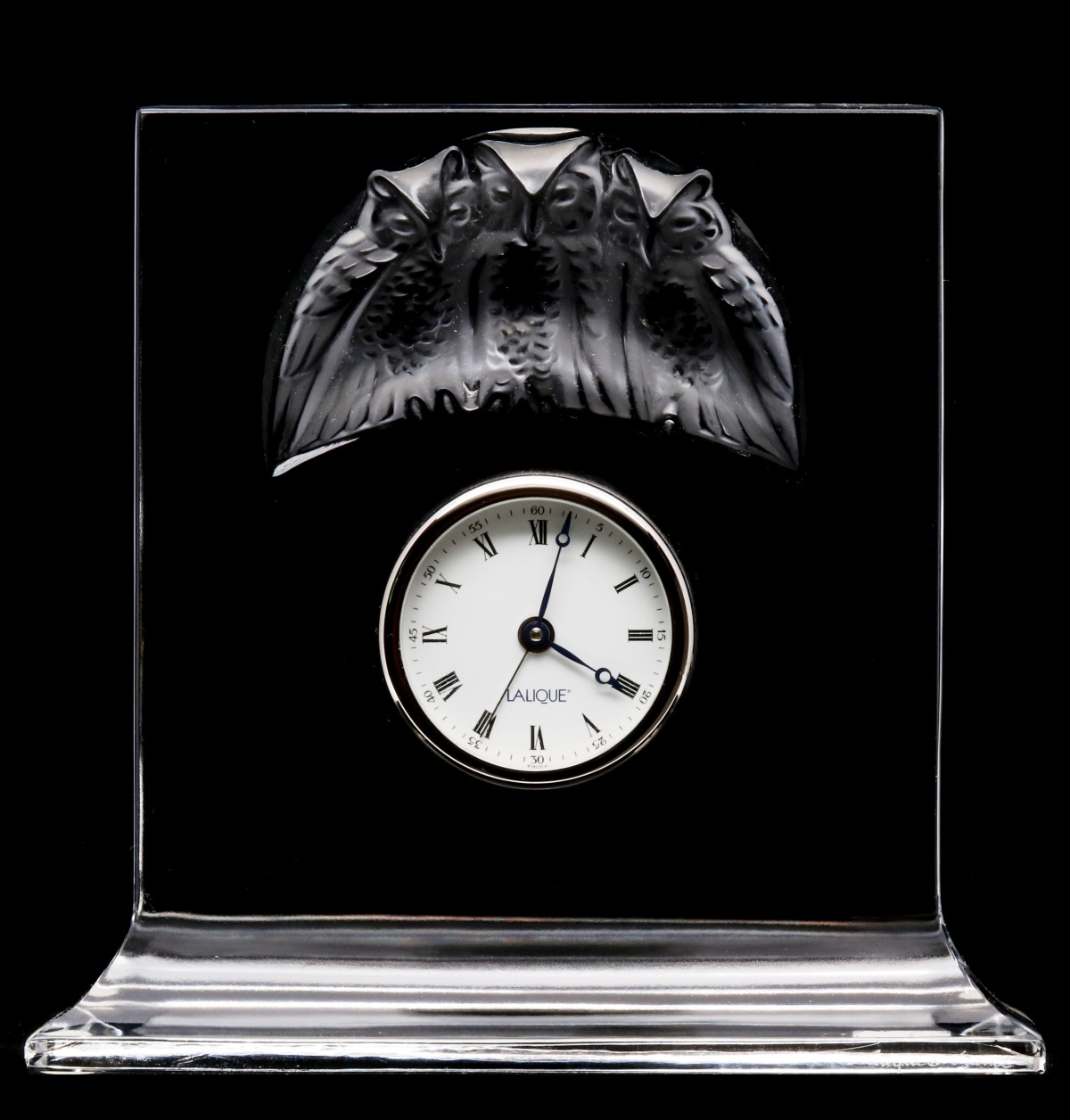 A LALIQUE FRENCH CRYSTAL CLOCK WITH FROSTED OWLS