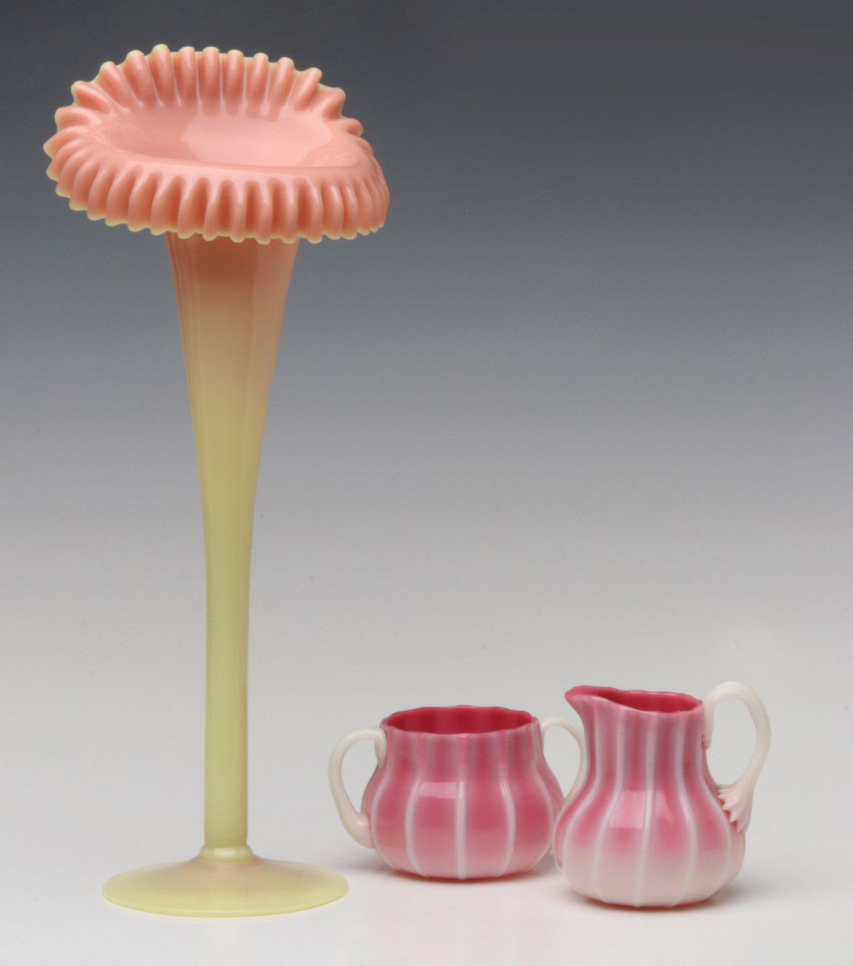 A 13-INCH GLOSSY BURMESE JACK-IN-PULPIT ART GLASS VASE