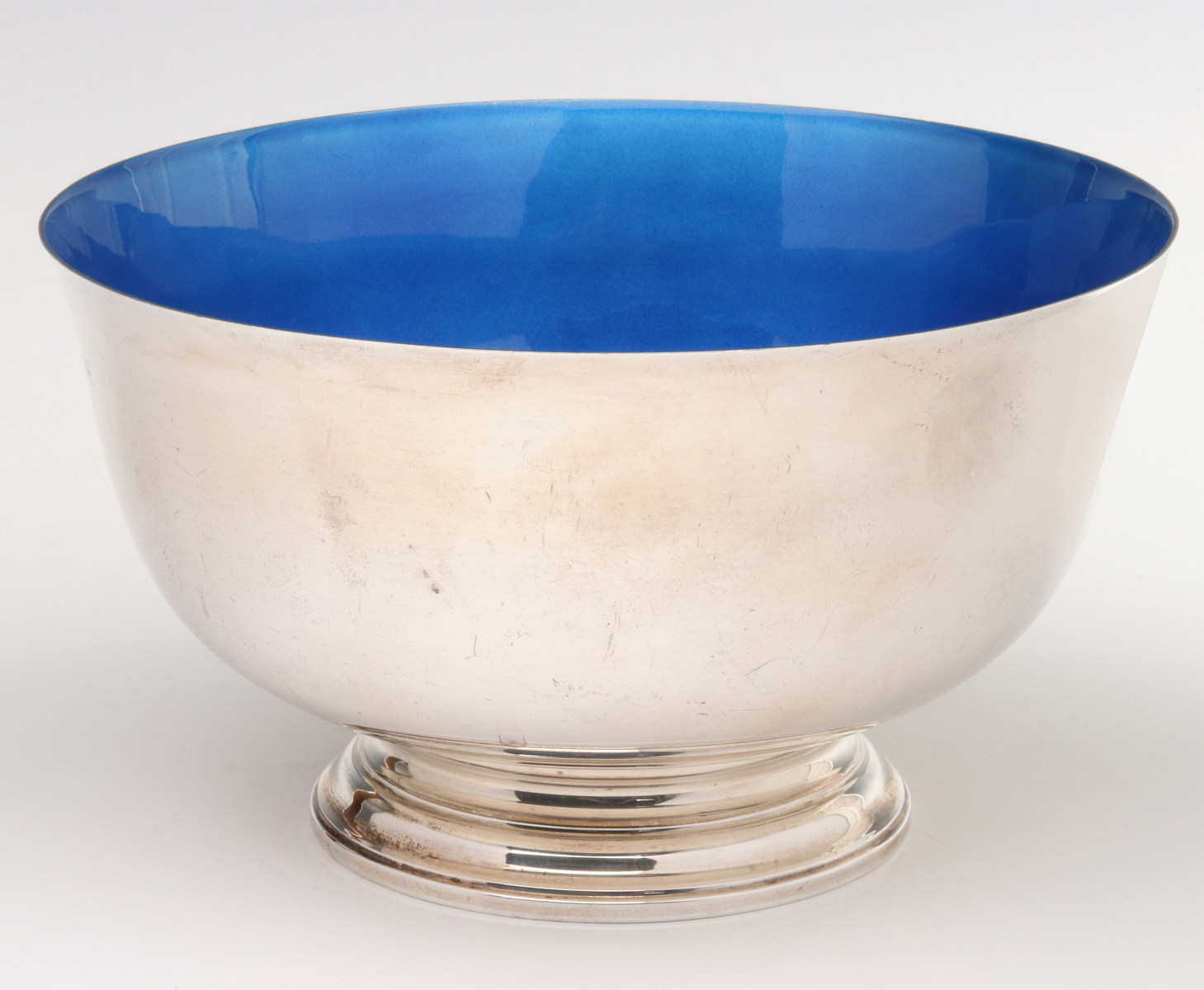 A TOWLE STERLING SILVER BOWL WITH BLUE ENAMEL INTERIOR.