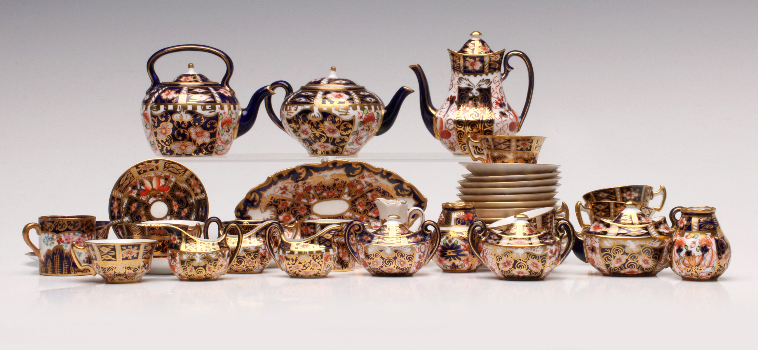 A COLLECTION OF ROYAL CROWN DERBY MINIATURES UNDER 3''