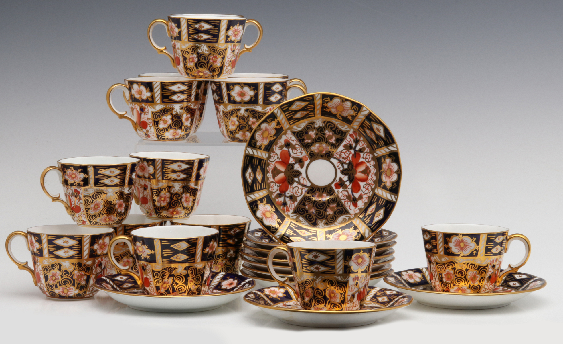 ROYAL CROWN DERBY 'TRADITIONAL IMARI' CUP/SAUCER SETS