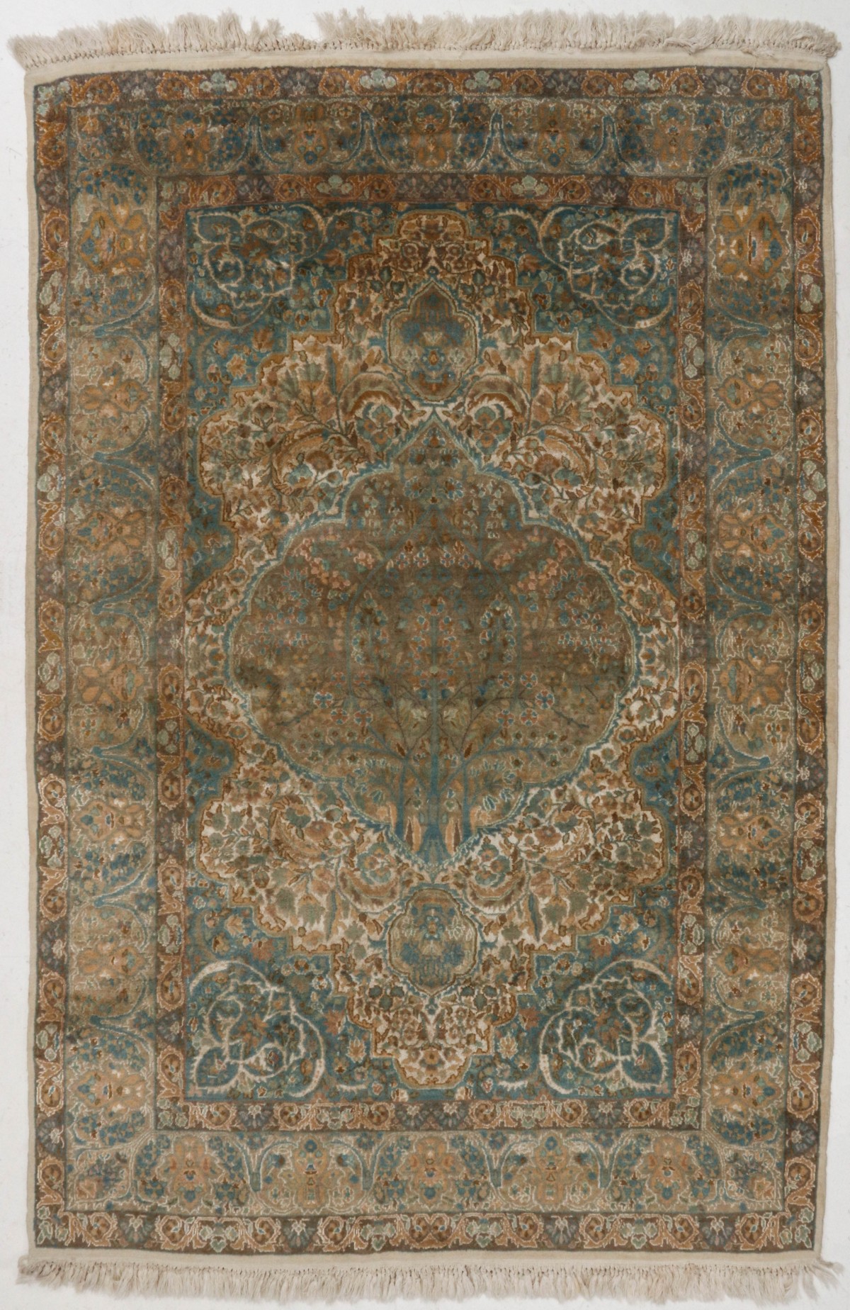 A 20TH CENT HAND MADE NAIN PERSIAN AREA RUG WITH SILK