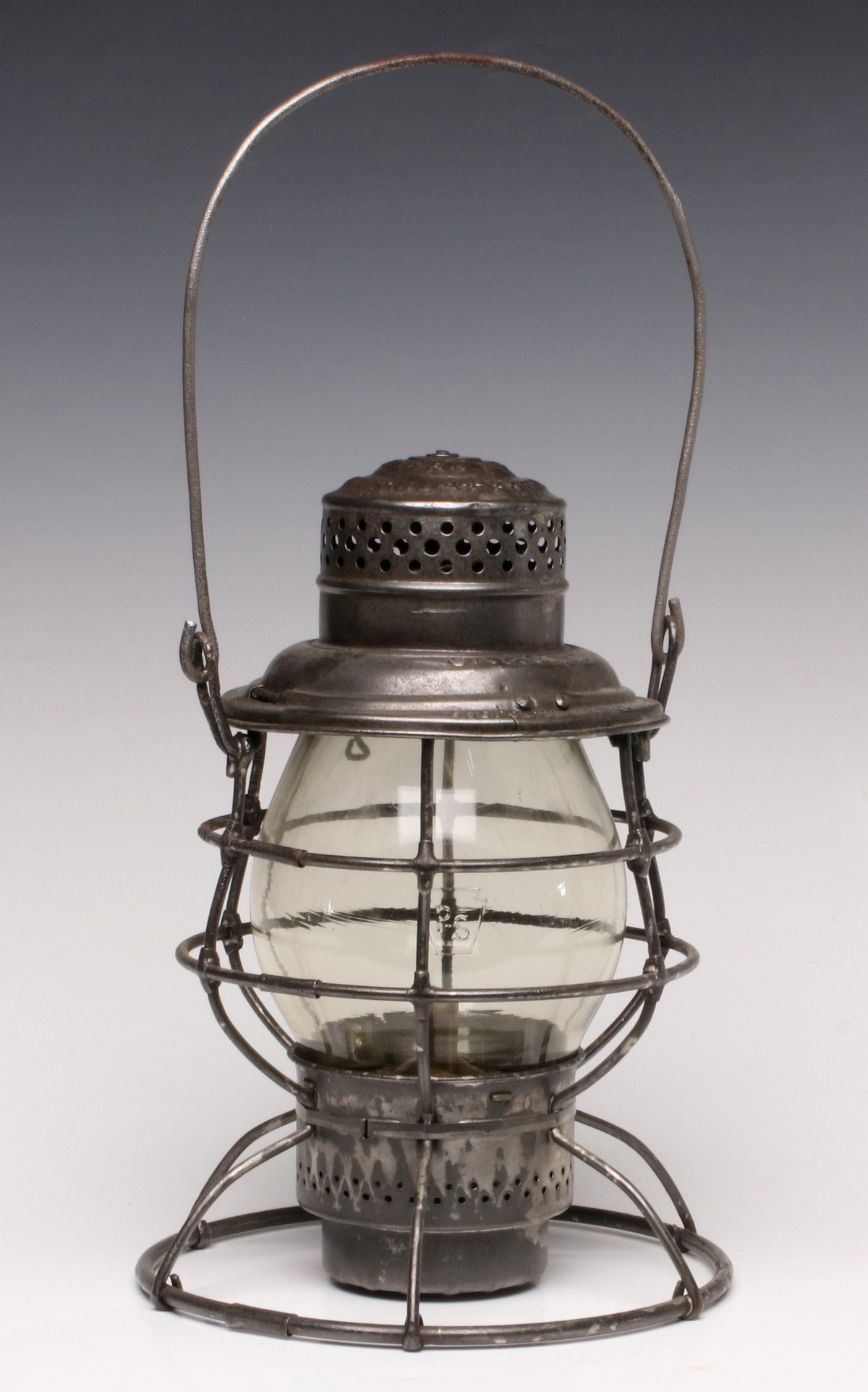 A CLEVELAND AKRON & COLUMBUS RR LANTERN WITH PS GLOBE