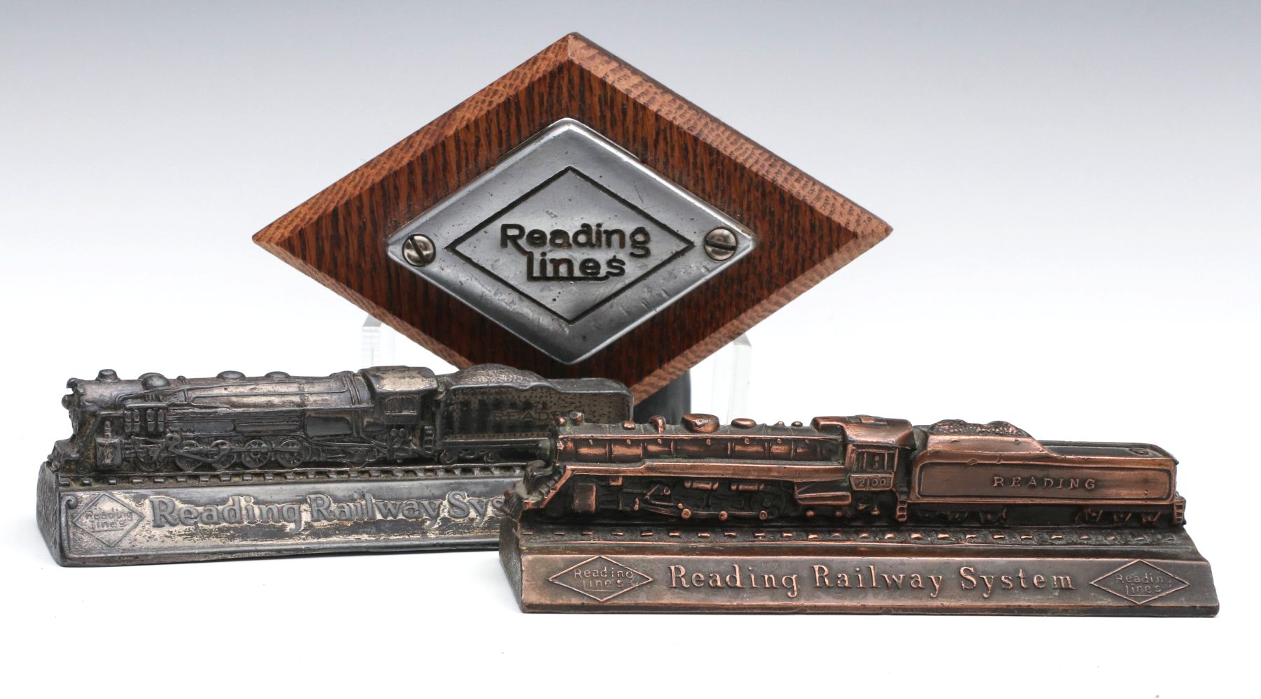 READING RAILWAY SYSTEM BADGE AND DESK ORNAMENTS