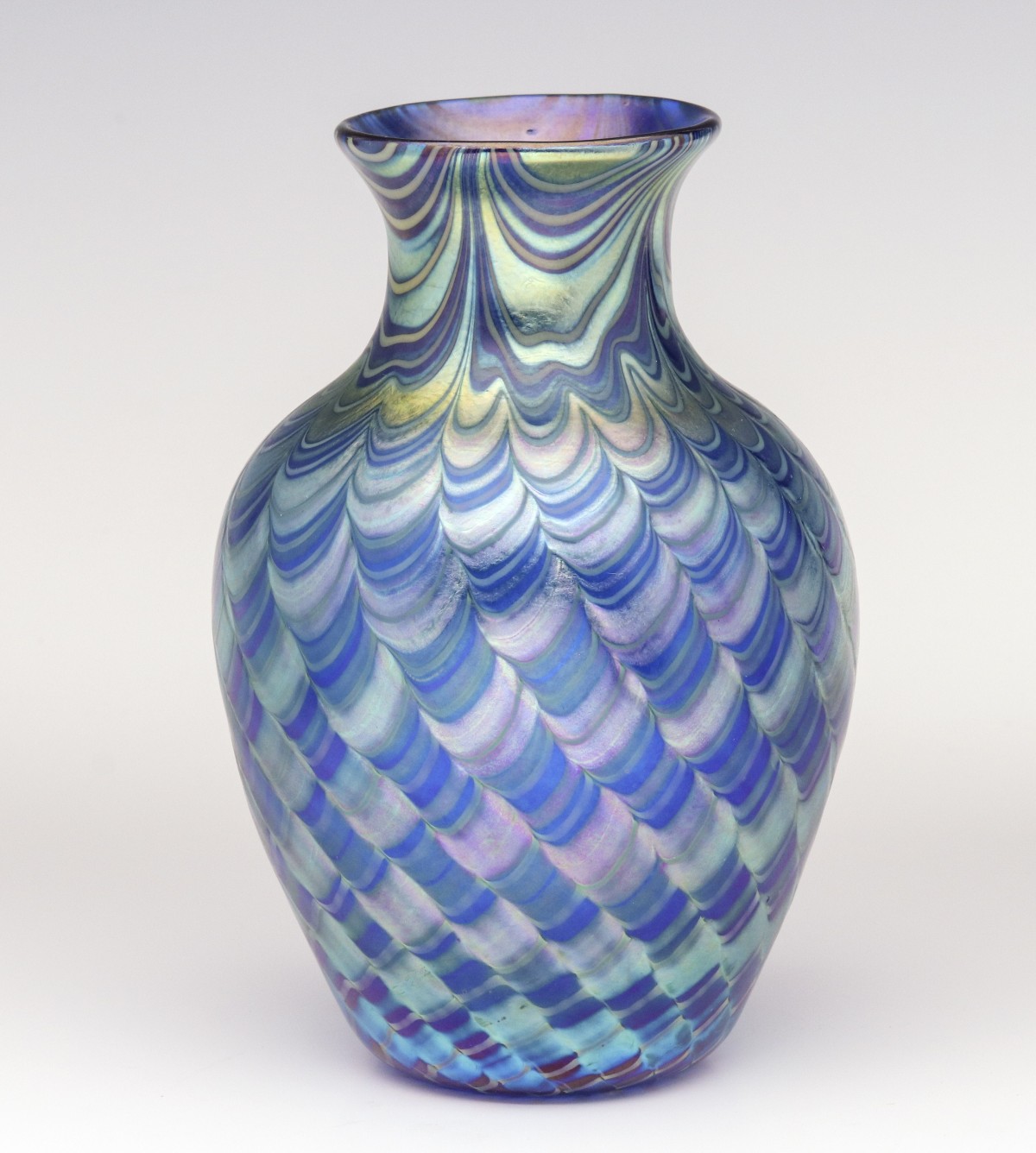 AN ORIENT AND FLUME ART GLASS VASE WITH UNUSUAL FINISH
